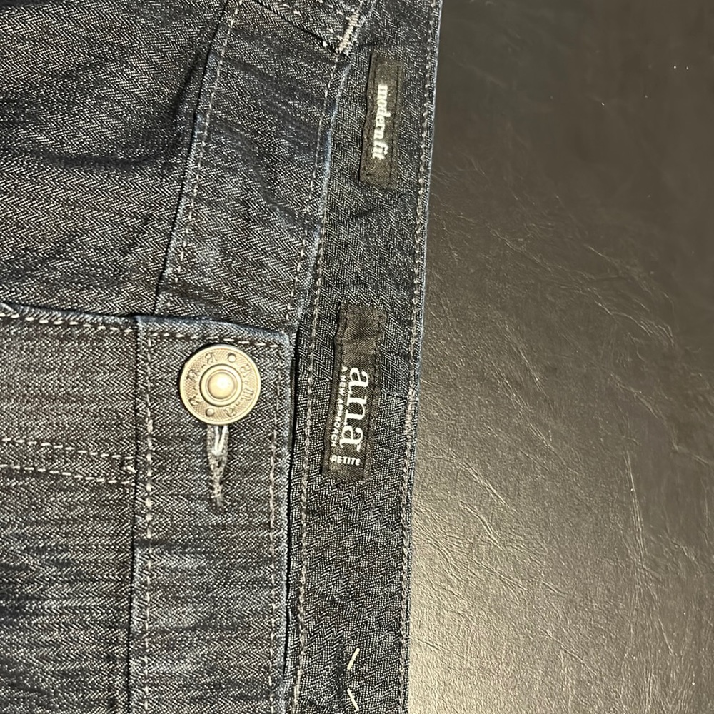 Adorable petit flare jeans never worn